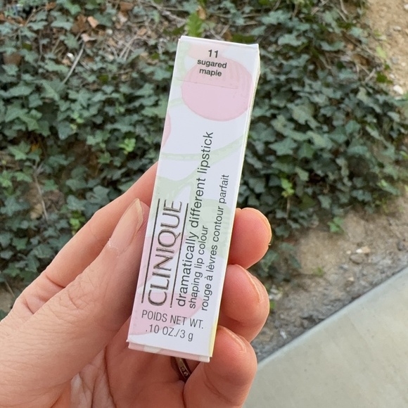 Clinique Dramatically Different™ Lipstick Shaping Lip Color in 11 Sugared Maple - Picture 1 of 2